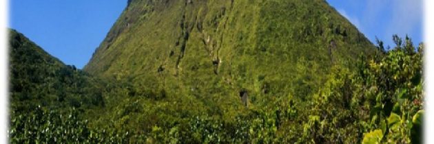 En route pour le sommet de La Soufrière en Guadeloupe