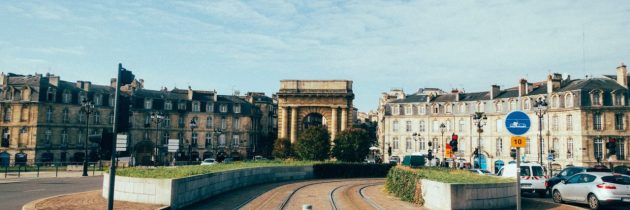 Voiture de location : visiter autrement une ville touristique