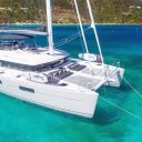 Optez pour la location d’un catamaran à Antibes pour découvrir la Côte d’Azur